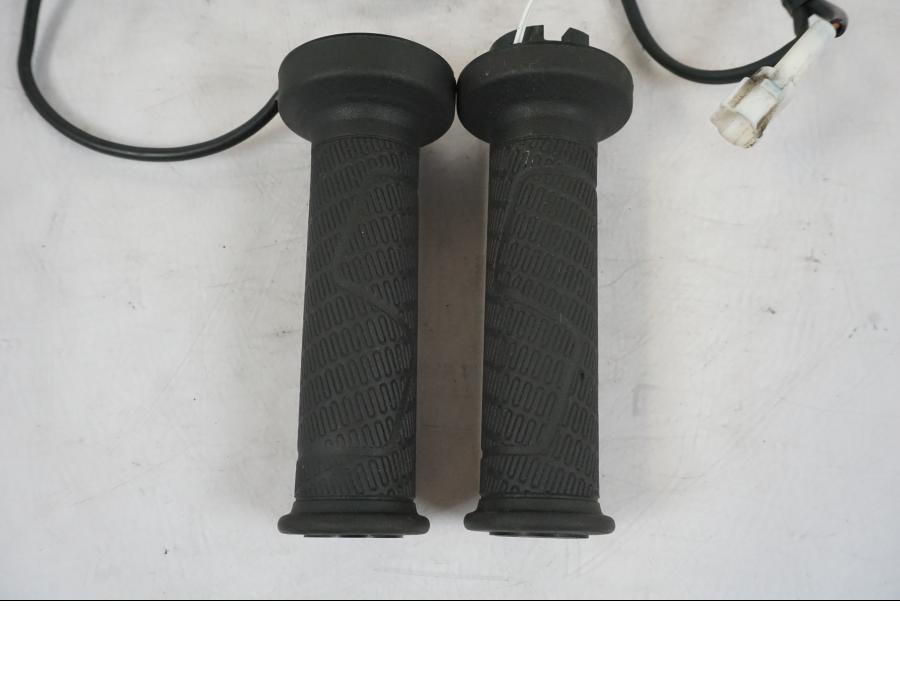 Baksidan på Värmehandtag från en KTM 1290 Super Duke -2019 motorcykel.