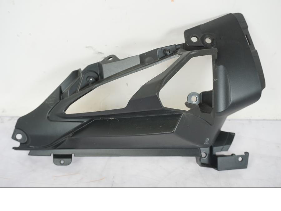 Framsidan på Strålkastare från en BMW R 1250 RT -2024 motorcykel.