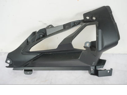 Framsidan på Strålkastare från en BMW R 1250 RT -2024 motorcykel.