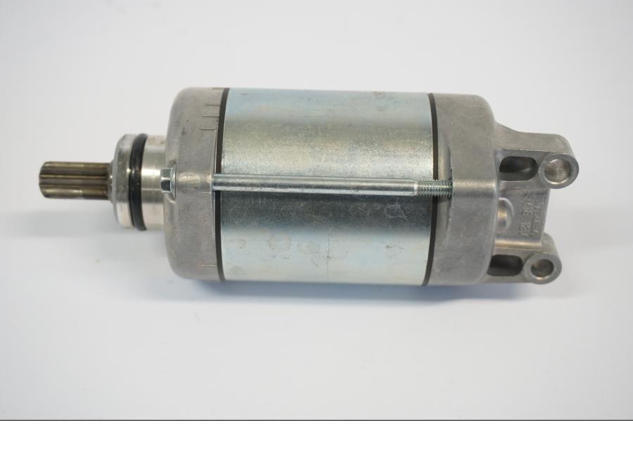 Baksidan på Startmotor från en Kawasaki Z 900 -2019 motorcykel.