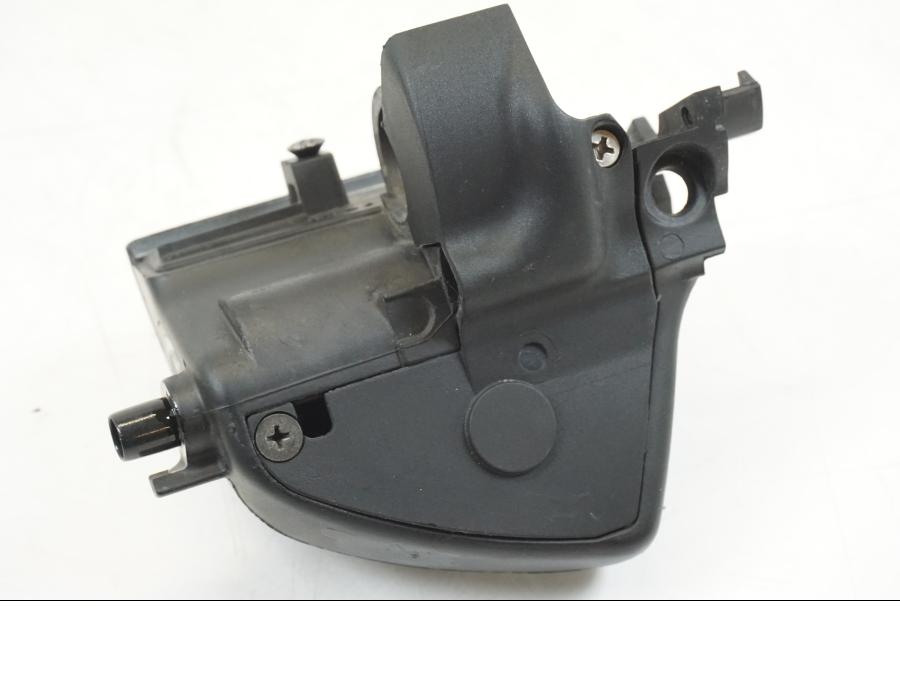 Snett nerifrån på Bromshuvudcylinder från en BMW K 1200 LT -2004 motorcykel.