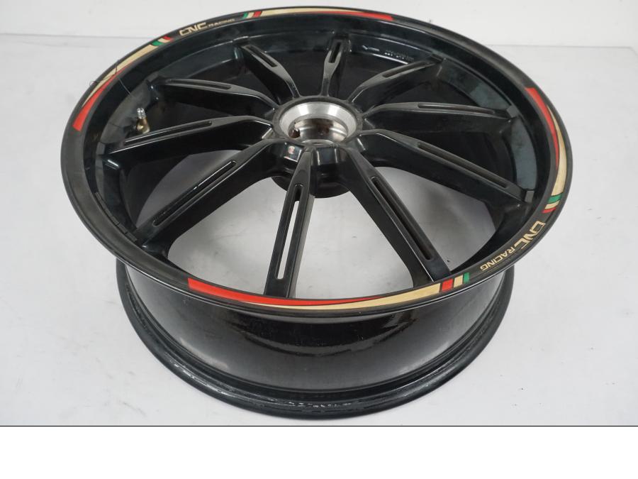 Höger sida på Fälg från en MV Agusta Dragster -2014 motorcykel.