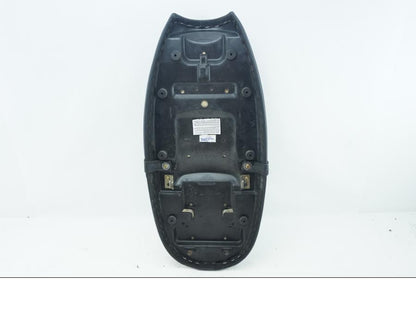 Snett uppifrån på Sadel från en Triumph Bonneville -2001 motorcykel.