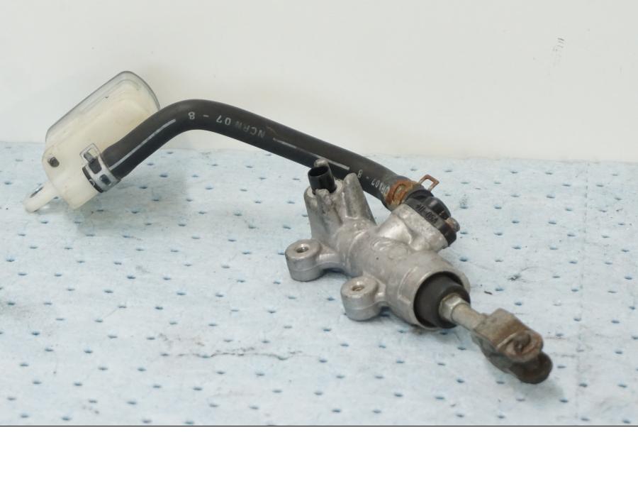 Extrabild1 på Bromshuvudcylinder från en Suzuki GSX-R 1000 -2008 motorcykel.