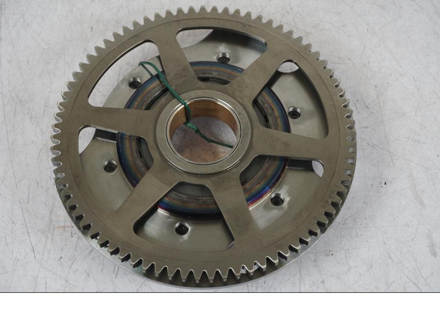 Vänster sida på Startkopplingsdrev från en BMW R 1250 GS -2023 motorcykel.