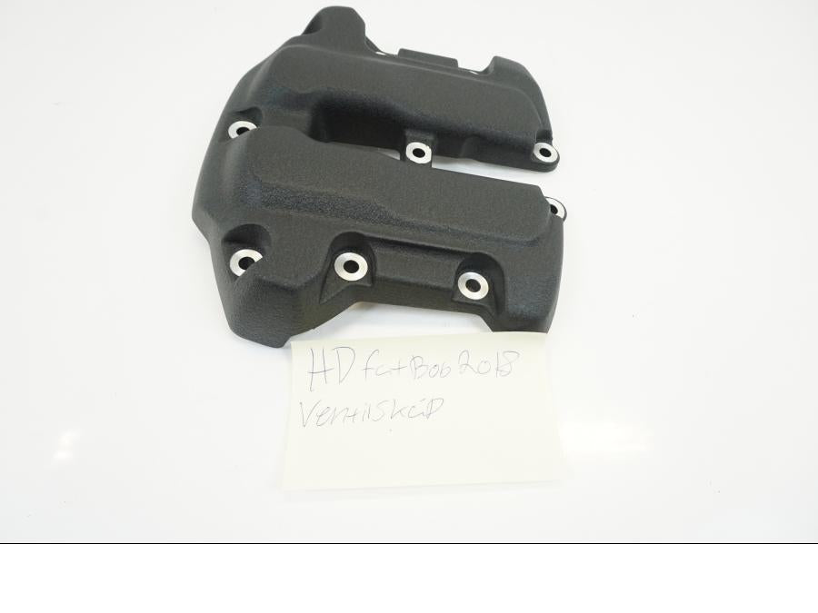 Vänster sida på Ventilkåpa från en H-D Dyna Fat Bob FXDF -2018 motorcykel.