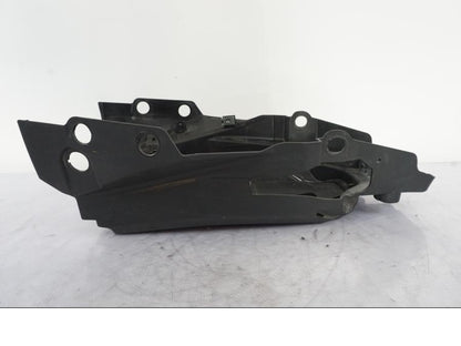 Höger sida på Undertail från en KTM 125 Duke -2017 motorcykel.