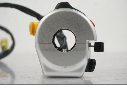 Extrabild3 på Styrelreglage från en Suzuki VZR 1800 -2009 motorcykel.