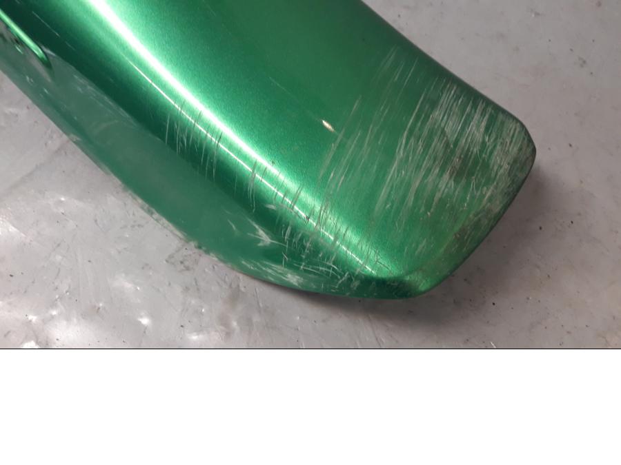 Höger sida på Bakskärm från en Suzuki VZ 1600 -2005 motorcykel.