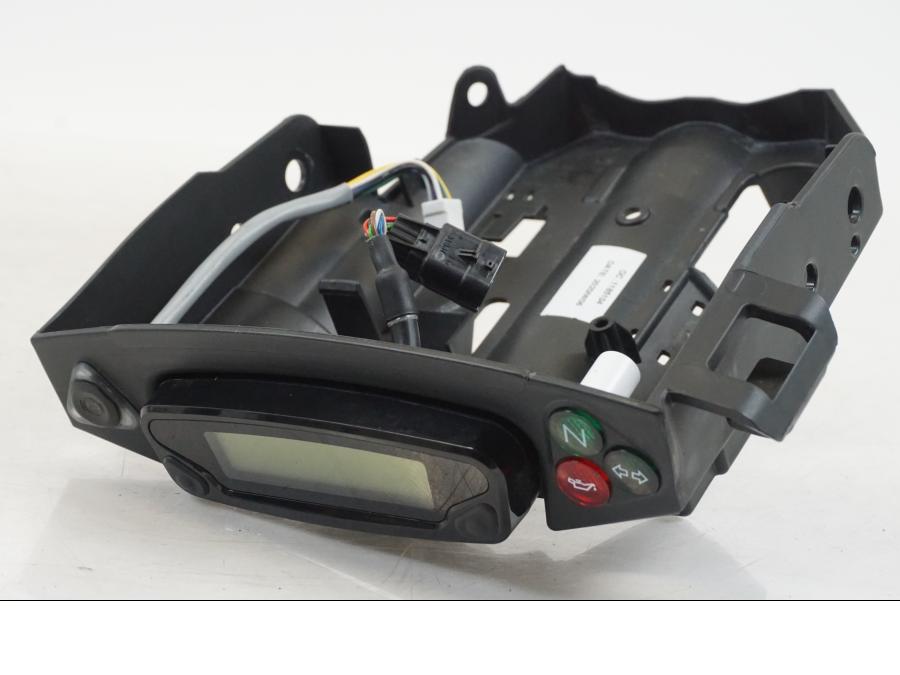 Framsidan på Instrumentpanel från en Husqvarna 701 Supermoto -2020 motorcykel.