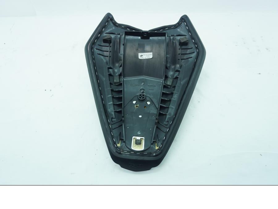 Höger sida på Sadel från en KTM RC 390 -2019 motorcykel.