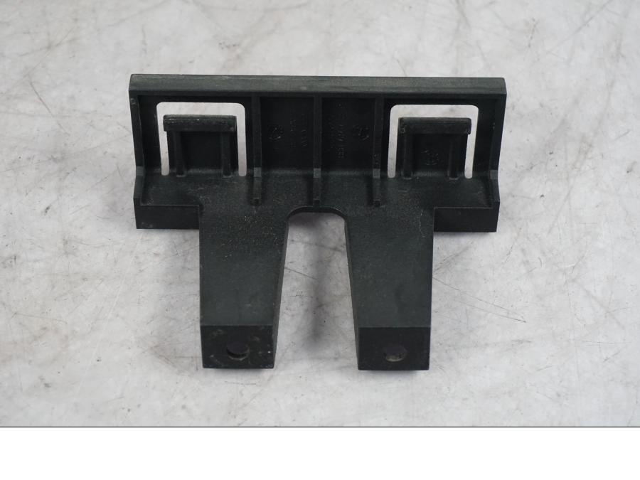 Framsidan på Batterihållare från en BMW K 1600 GTL -2015 motorcykel.