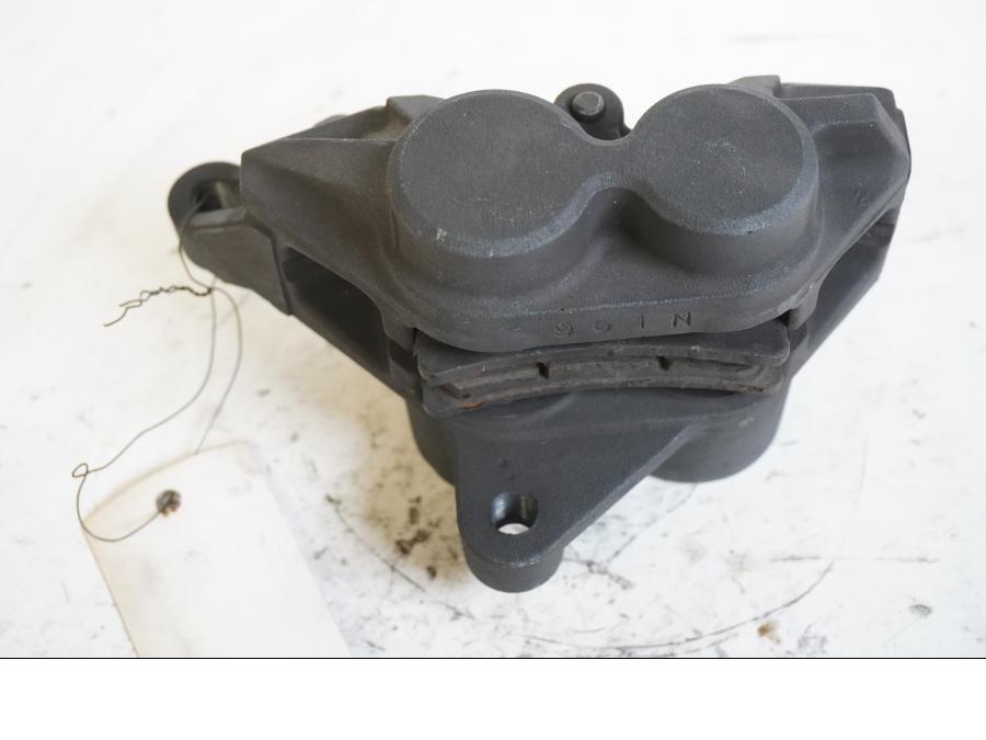 Höger sida på Bromsok från en Yamaha YZF R6 -2000 motorcykel.