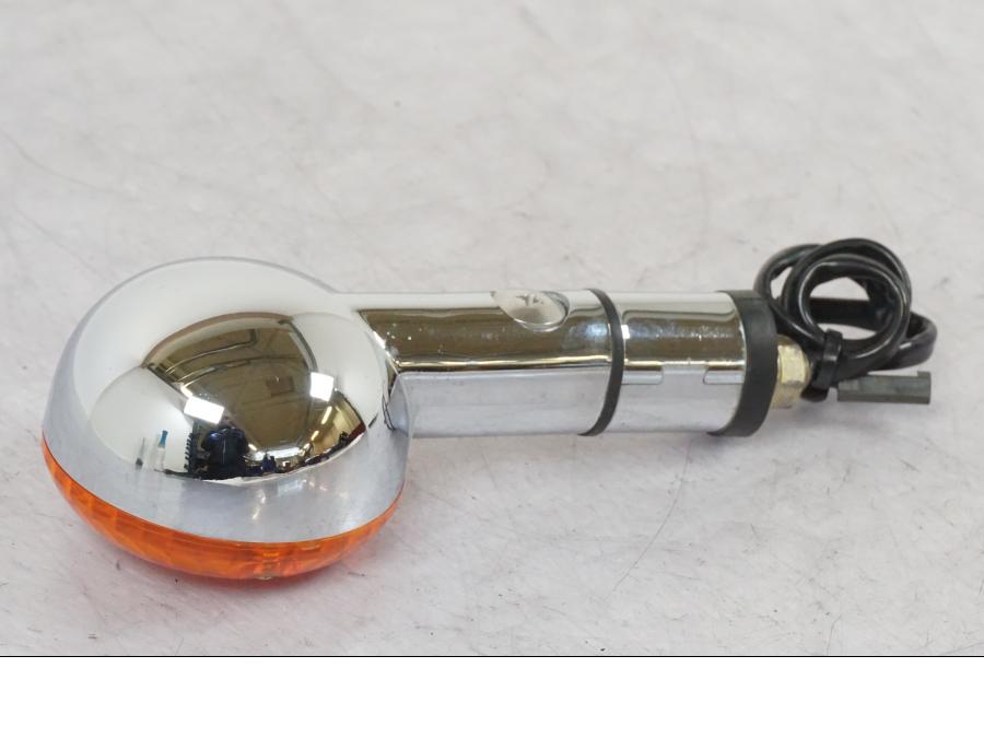 Vänster sida på Blinkers från en Suzuki VL 800 -2002 motorcykel.