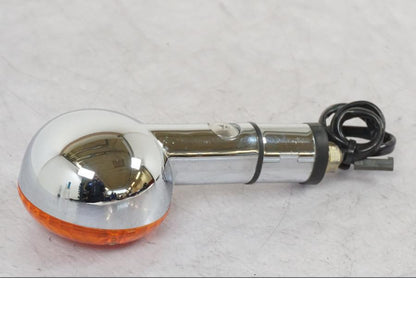 Vänster sida på Blinkers från en Suzuki VL 800 -2002 motorcykel.