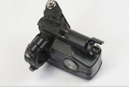 Snett uppifrån på Bromshuvudcylinder från en Honda NT 700 -2008 motorcykel.