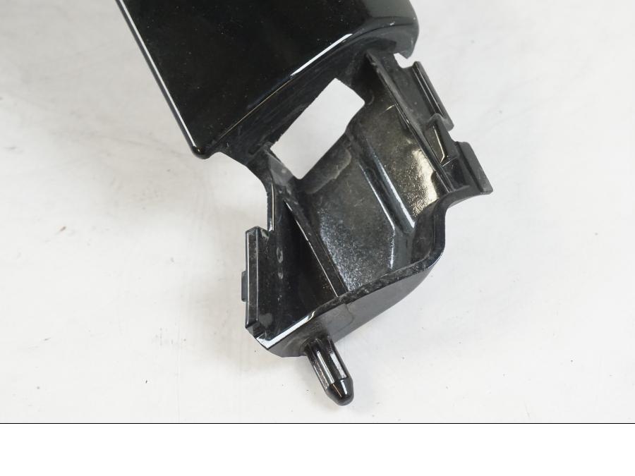 Baksidan på Sidkåpa från en Suzuki VZR 1800 -2009 motorcykel.