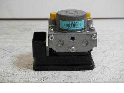 Baksidan på ABS Modulator från en Honda CRF 1000 Africa Twin -2016 motorcykel.