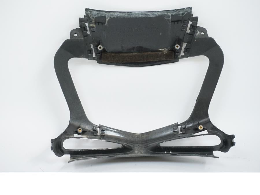 Snett nerifrån på Frontkåpa från en Honda CBR 600 -1998 motorcykel.