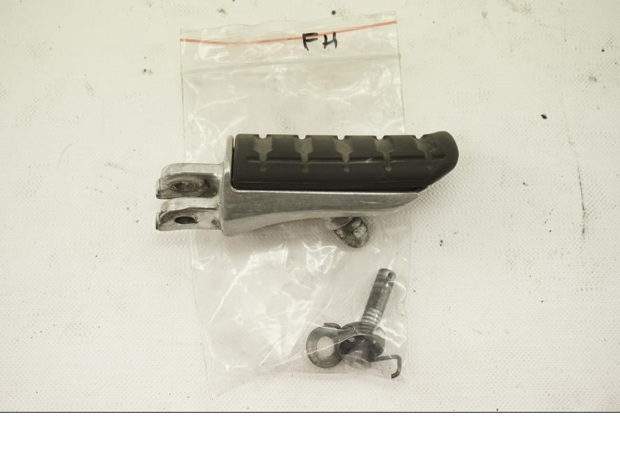 Framsidan på Fotpinne från en Honda ST 1100 -1999 motorcykel.