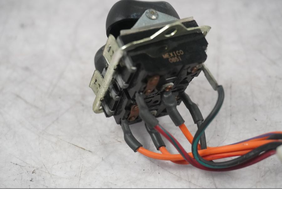 Höger sida på Tryckknappsreglage från en H-D Touring Street Glide FLHX -2009 motorcykel.