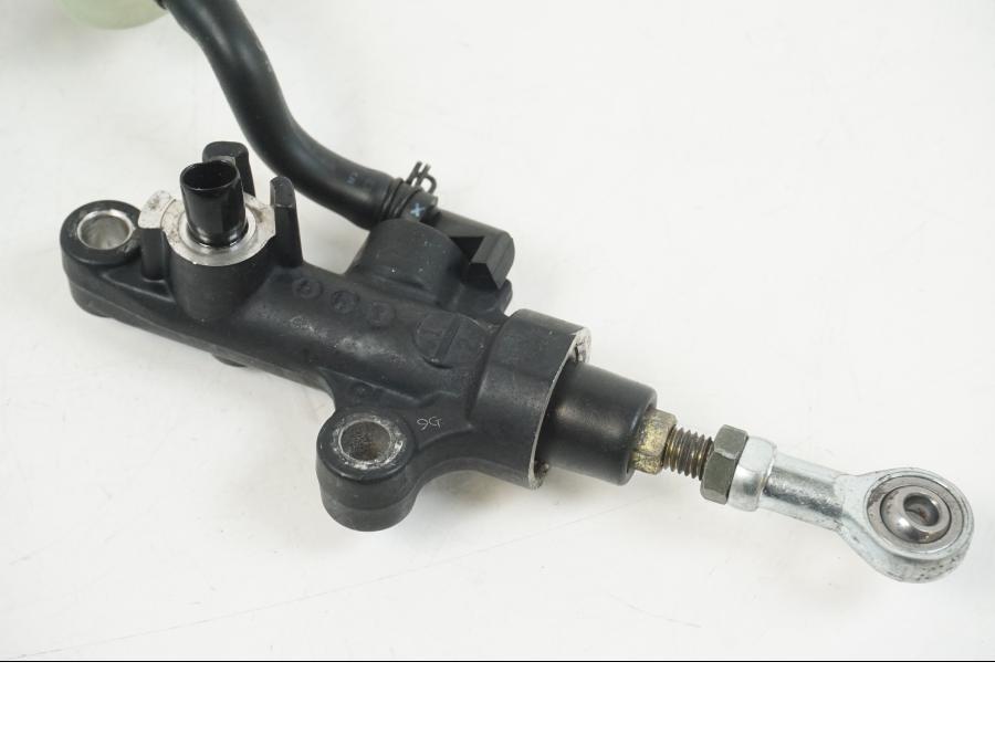 Extrabild1 på Bromshuvudcylinder från en Yamaha YZF 1000 R1 -2006 motorcykel.