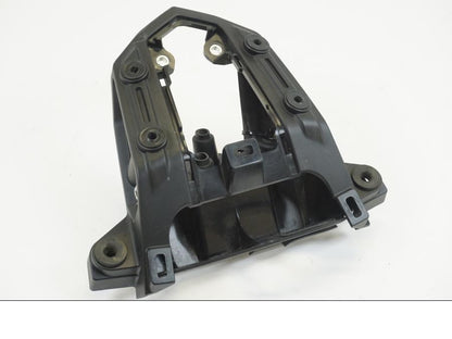 Vänster sida på Toppkåpsinsida från en Yamaha MT-10 -2018 motorcykel.