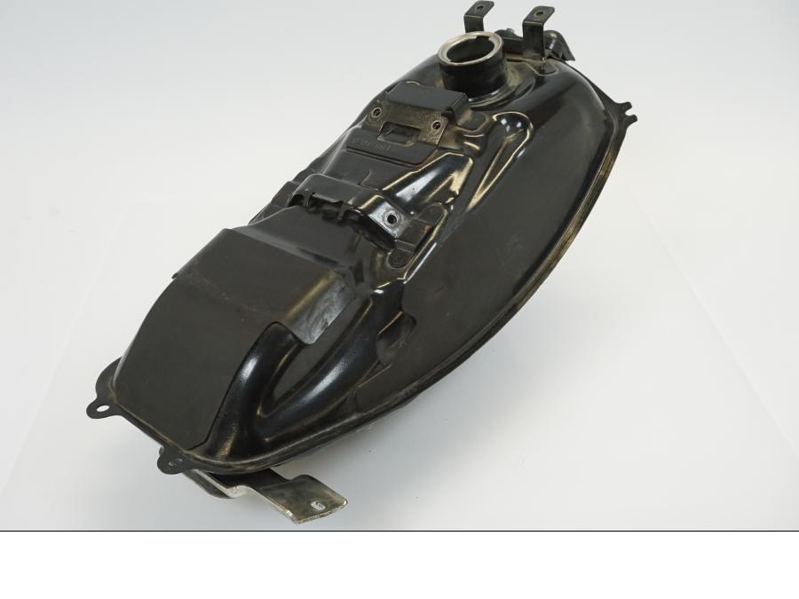 Snett nerifrån på Bensintank från en Yamaha WR 125 -2010 motorcykel.