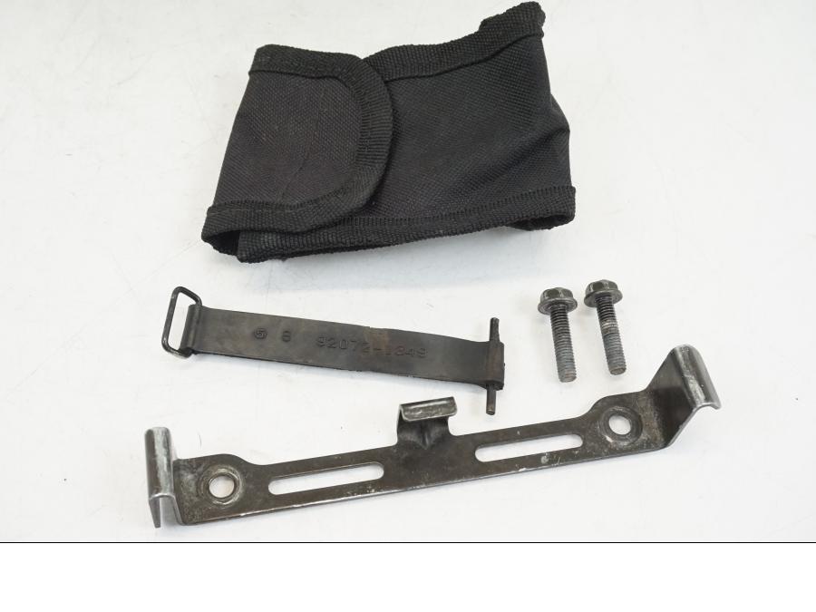 Baksidan på Verktygslåda från en Kawasaki ZX-12R -2000 motorcykel.