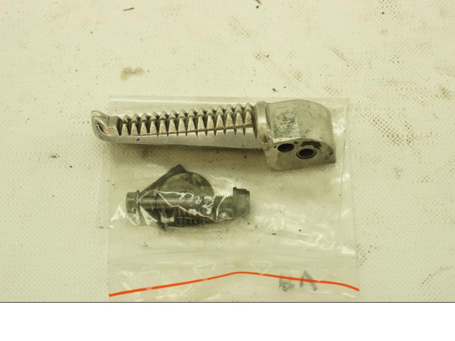 Framsidan på Fotpinne från en Yamaha TRX 850 -1996 motorcykel.