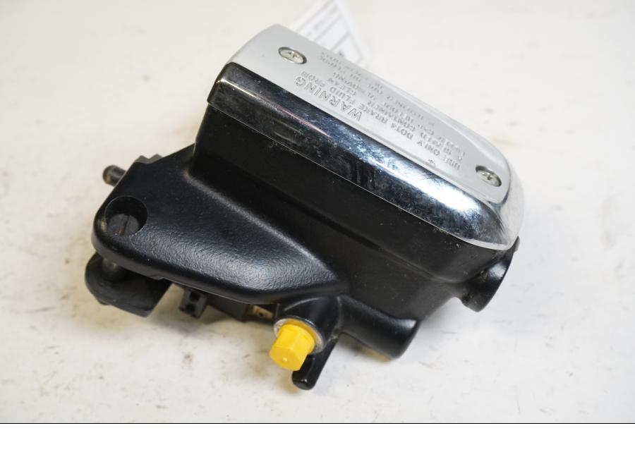 Framsidan på Bromshuvudcylinder från en Kawasaki VN 1700 Classic Tourer -2009 motorcykel.