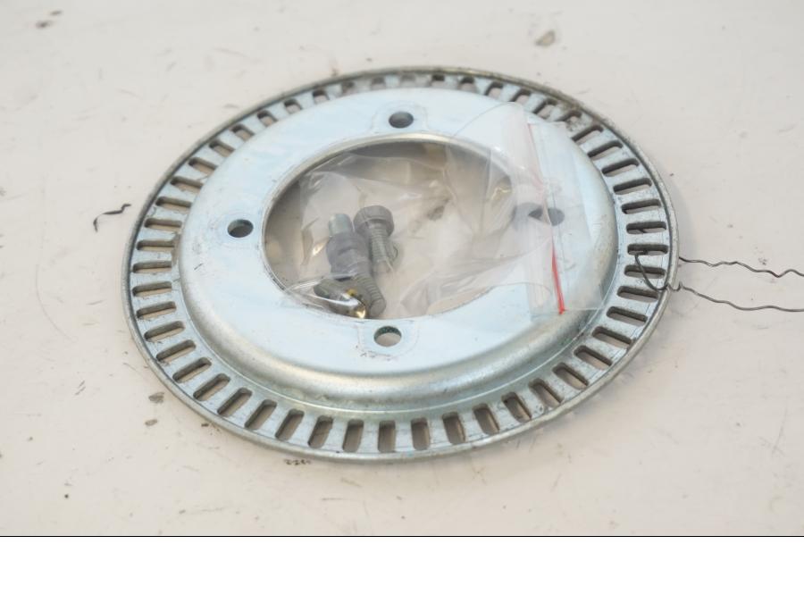 Baksidan på ABS krans från en Honda SH 300 A -2011 scooter.