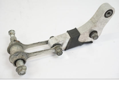 Framsidan på Stötdämparlänkage från en Yamaha MT-07 -2016 motorcykel.