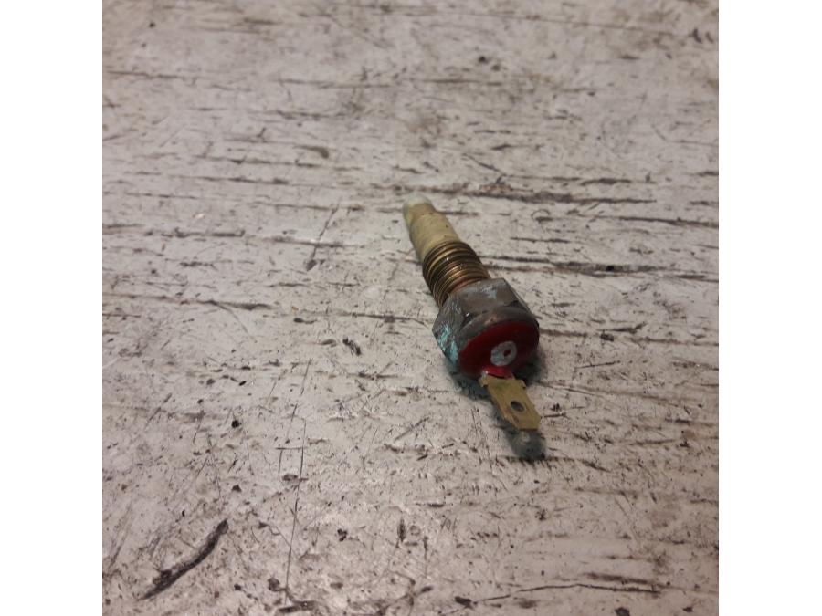 Framsidan på Vattenkylgivare från en Suzuki VZ 1600 -2005 motorcykel.