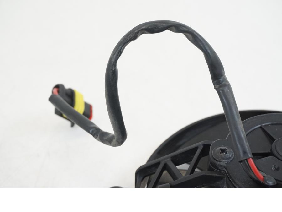 Extrabild3 på Vattenkylfläkt från en Ducati Streetfighter V4 -2020 motorcykel.