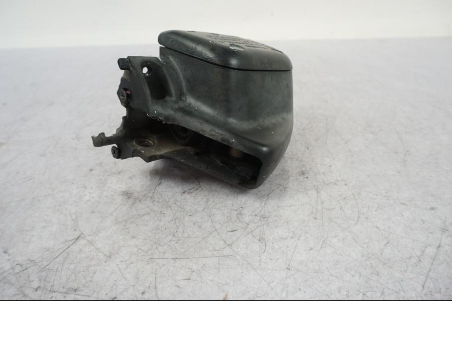 Vänster sida på Bromshuvudcylinder från en BMW R 850 R -2004 motorcykel.