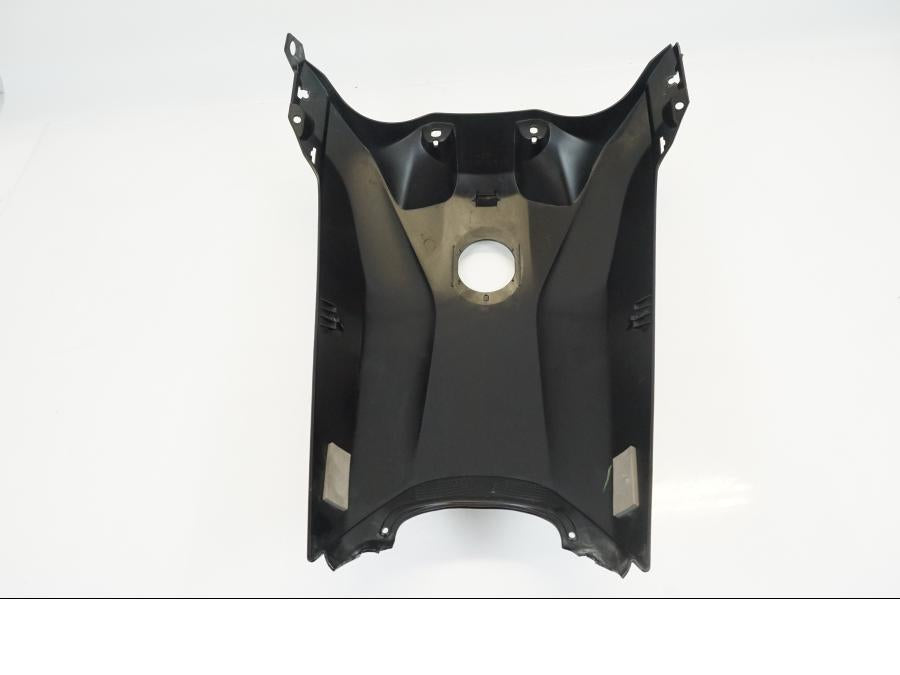 Snett uppifrån på Bensintankskåpa från en Yamaha Tenere 700 -2020 motorcykel.