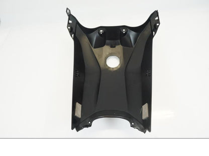 Snett uppifrån på Bensintankskåpa från en Yamaha Tenere 700 -2020 motorcykel.