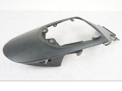 Snett nerifrån på Bakvinge från en Suzuki GSX-R 750 -2007 motorcykel.