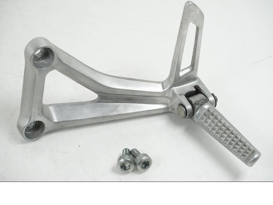 Framsidan på Fotpinne från en Honda CB 650 F Hornet -2017 motorcykel.