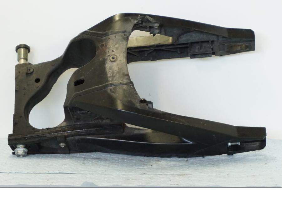 Höger sida på Sving från en Suzuki GSX 1300 BK -2008 motorcykel.