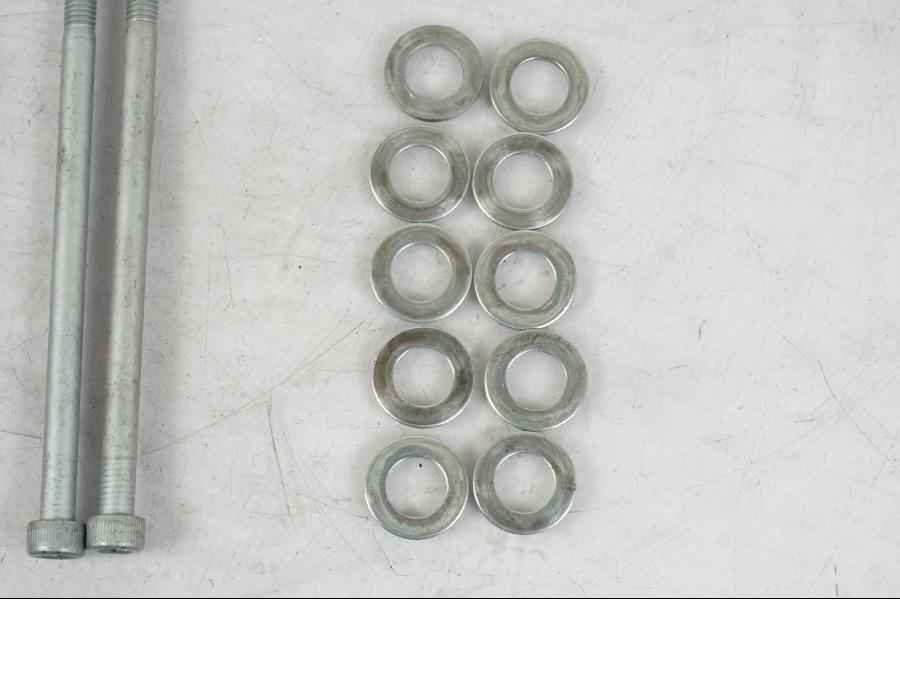 Baksidan på Skruv / Mutter etc från en Kawasaki Z 900 -2019 motorcykel.