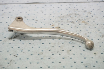 Framsidan på Kopplingsgrepp från en Kawasaki ZX-6R -2000 motorcykel.