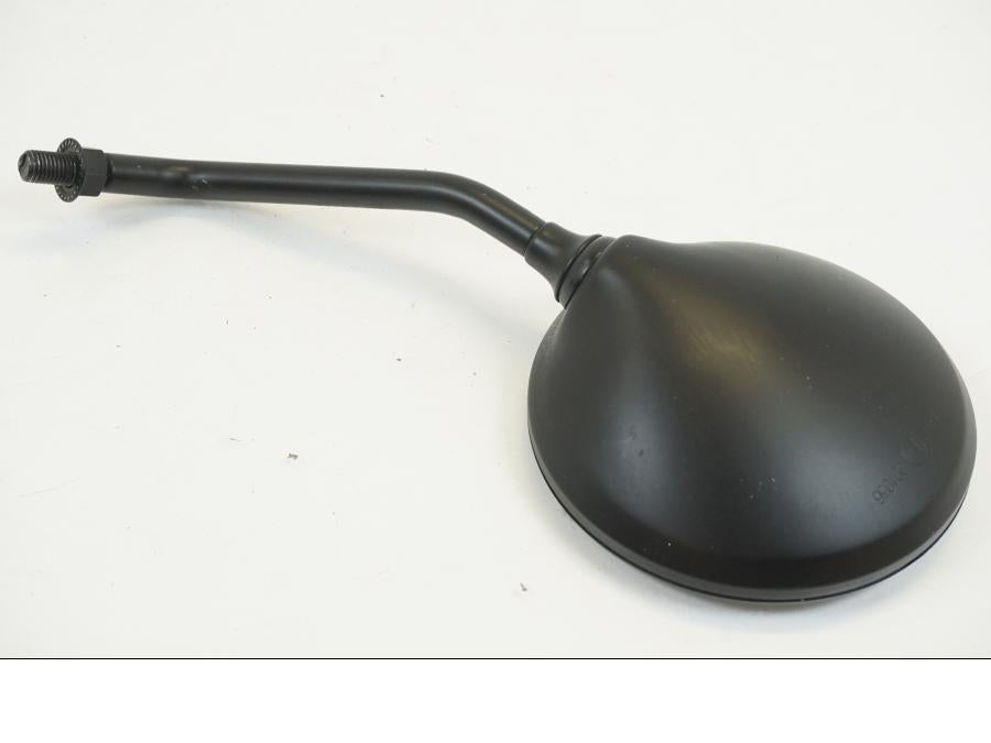 Höger sida på Backspegel från en Ducati Scrambler 800 -2022 motorcykel.