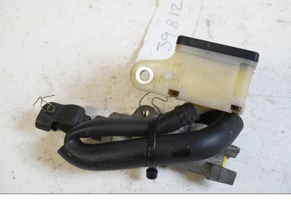 Baksidan på Bromshuvudcylinder från en Honda VTR 1000 F -1997 motorcykel.