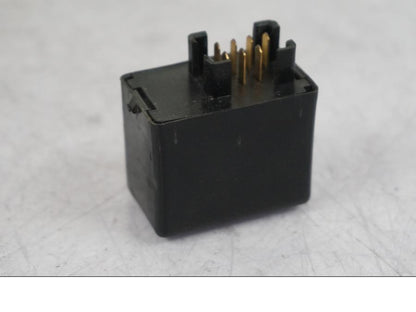 Baksidan på Blinkersrelä från en Suzuki VZ 800 -2000 motorcykel.