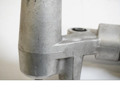 Snett uppifrån på Stötdämpare från en Suzuki GSX-R 600 -1999 motorcykel.