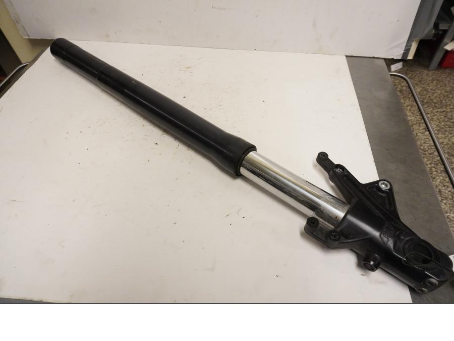 Framsidan på Gaffelben från en KTM 640 Duke -2006 motorcykel.