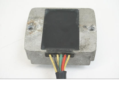 Vänster sida på Likriktare från en Honda NSR 125 -1991 motorcykel.