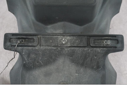 Höger sida på Skylthållare från en Suzuki GSF 1250 -2010 motorcykel.